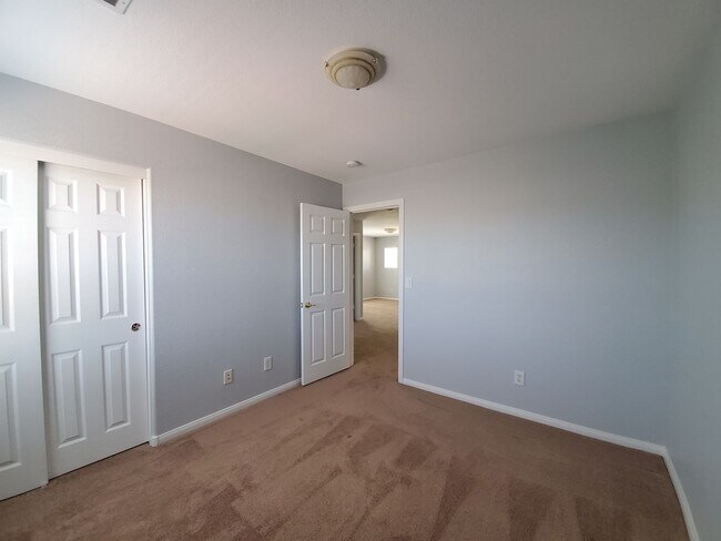 Building Photo - Granite Peaks At Summerlin