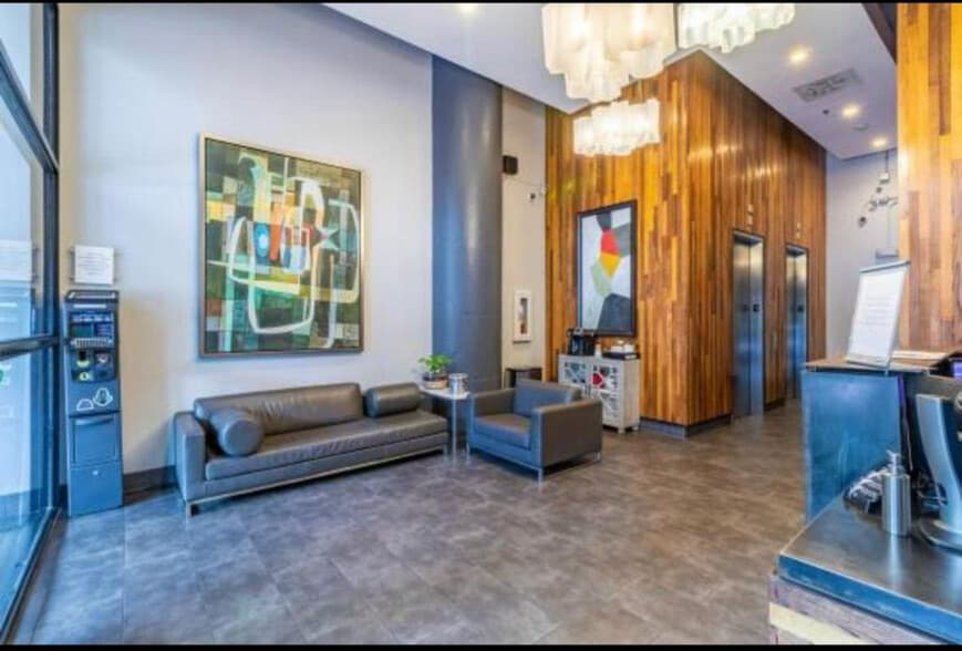 main lobby - 1122 Jackson St
