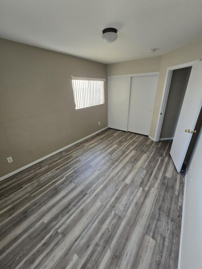 Building Photo - Great open floorplan with 3 bedrooms + Loft