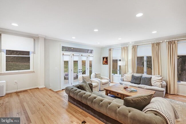 Building Photo - 1504 Wake Forest Dr