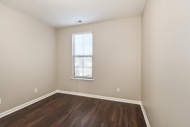Building Photo - 75 Briar Hollow Ln