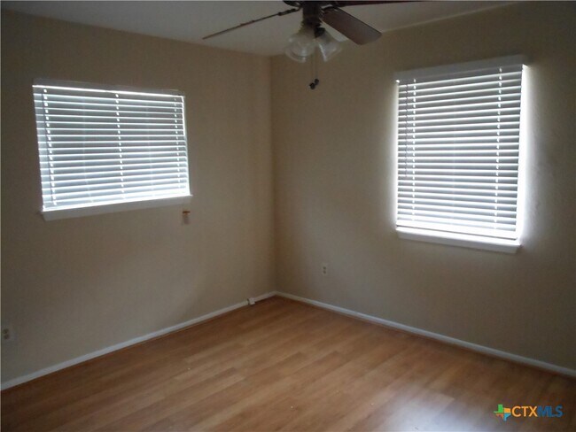 Building Photo - 333 Briarwood Dr