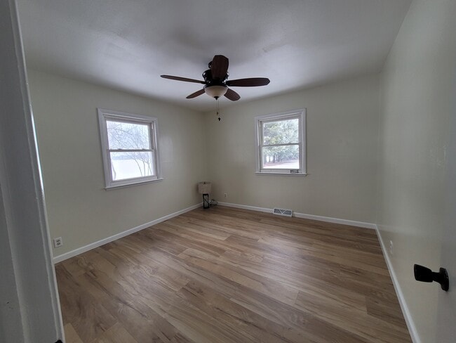 Building Photo - 4998 10th Ave