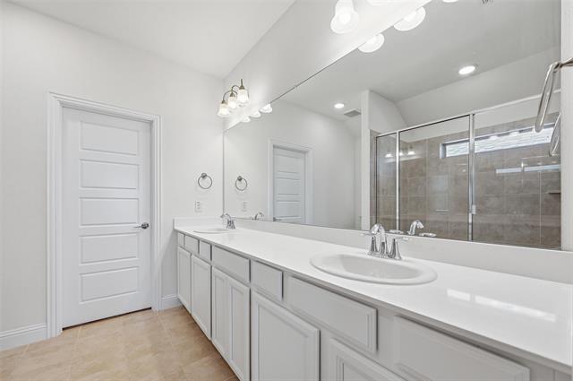 Building Photo - 18136 Lakefront Ct