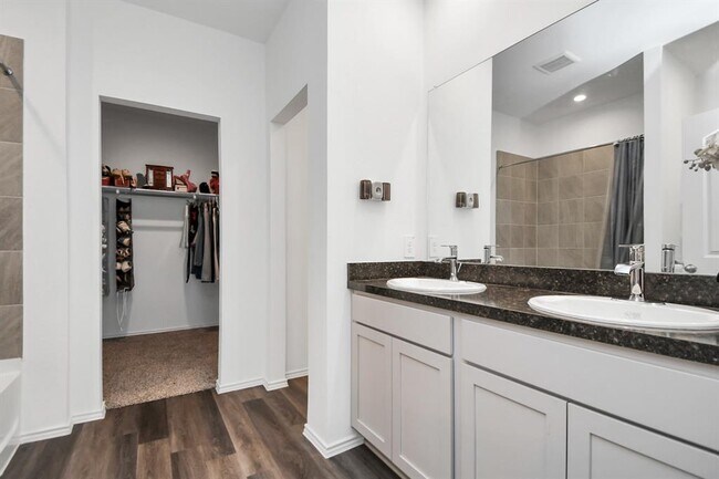 Building Photo - 5227 Castlebury Meadows Dr