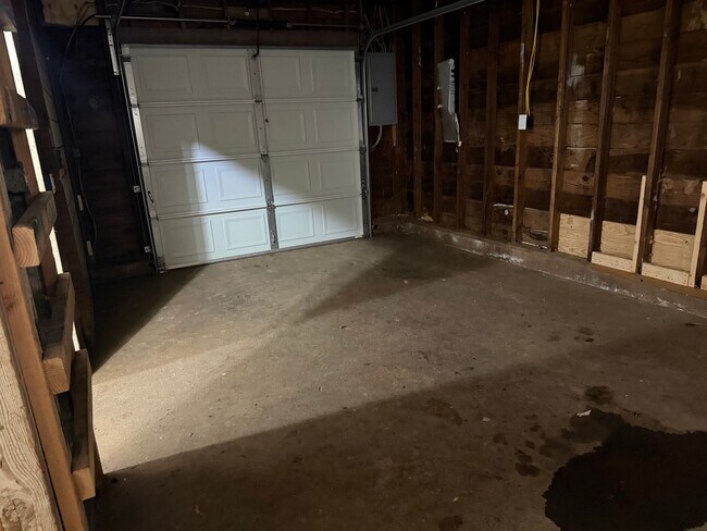 Building Photo - Sweet Home 3234