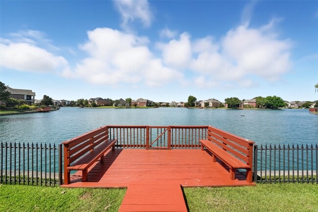 Building Photo - 5934 Stratford Gardens Dr