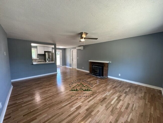 Building Photo - Fully remodeled 3-bedroom 1 bath home!