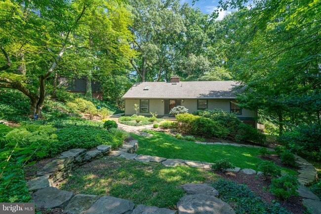 Building Photo - 1715 Hollinwood Dr