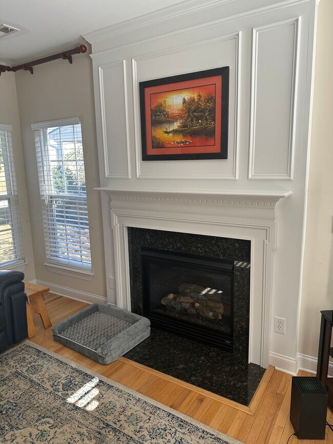 Building Photo - Prime Location, Five Forks! Lease only