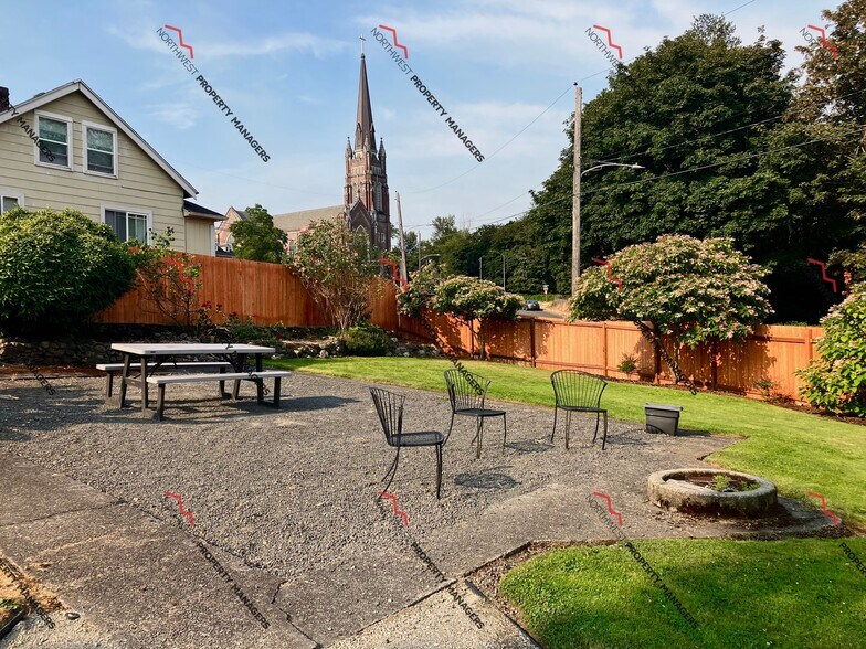 Primary Photo - Oasis Apartments