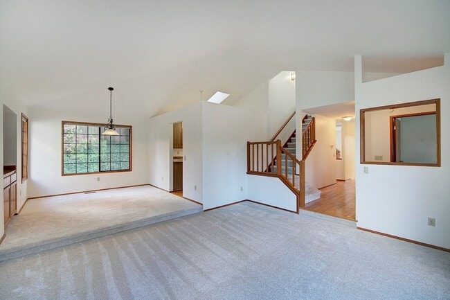 Building Photo - 4Bd/2.5Ba Sammamish Home