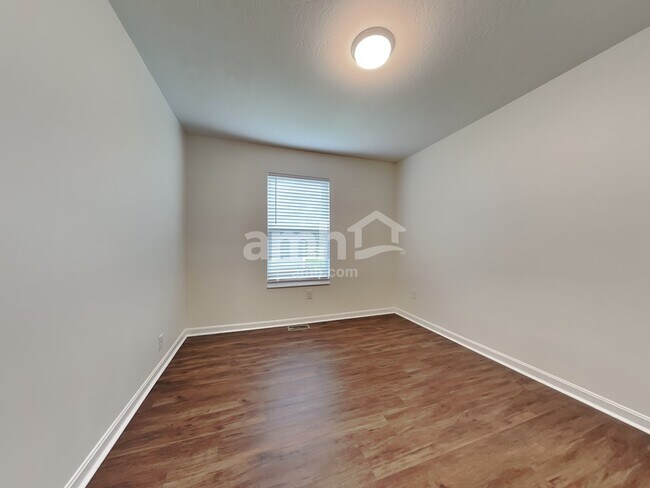 Building Photo - 724 Mary Ln Ext