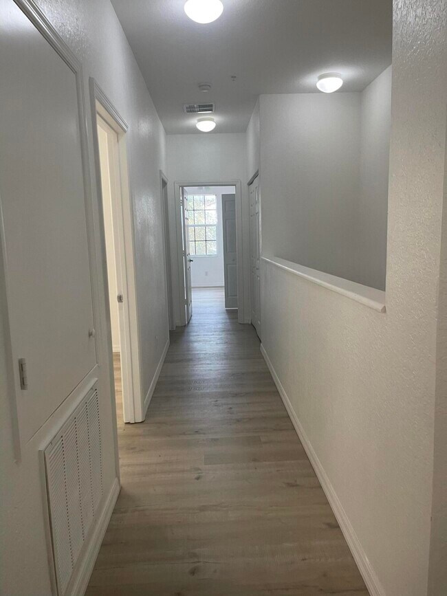 Building Photo - 865 Pipers Cay Dr