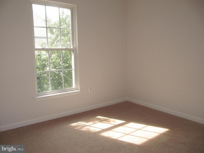 Building Photo - 11640 Fairfax Center Woods Tr