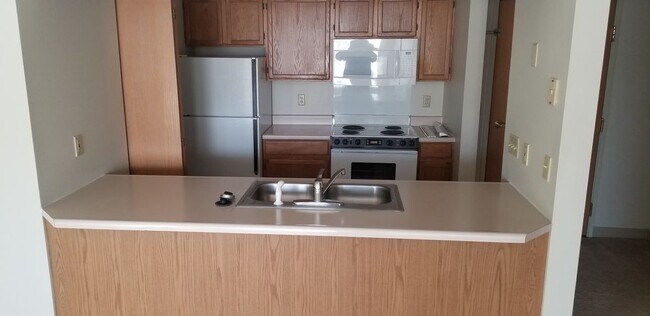Building Photo - Park Manor 205