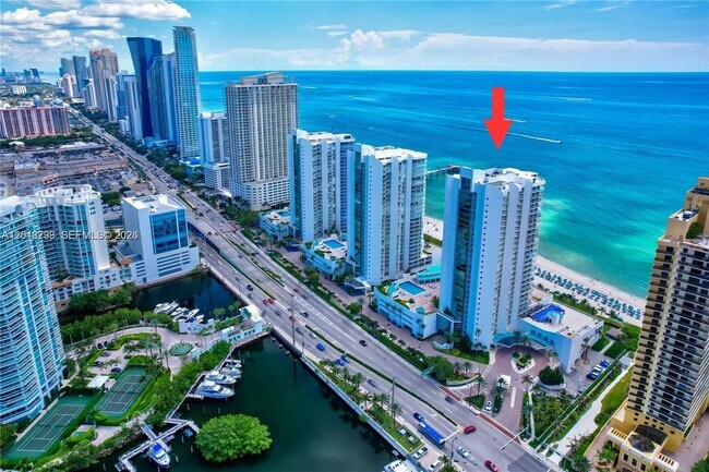 Building Photo - 16425 Collins Ave