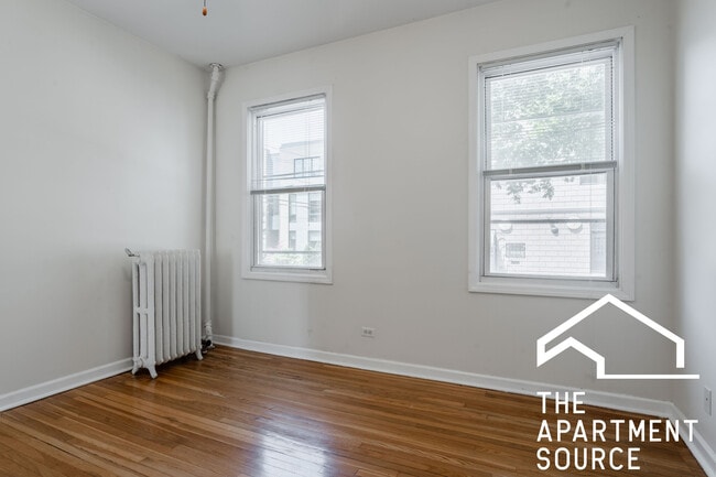 Building Photo - 2424 N Greenview Ave