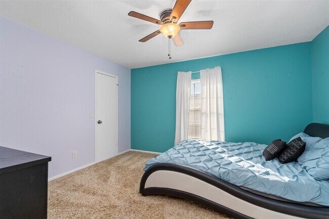 Building Photo - 9942 Villa Verde Dr