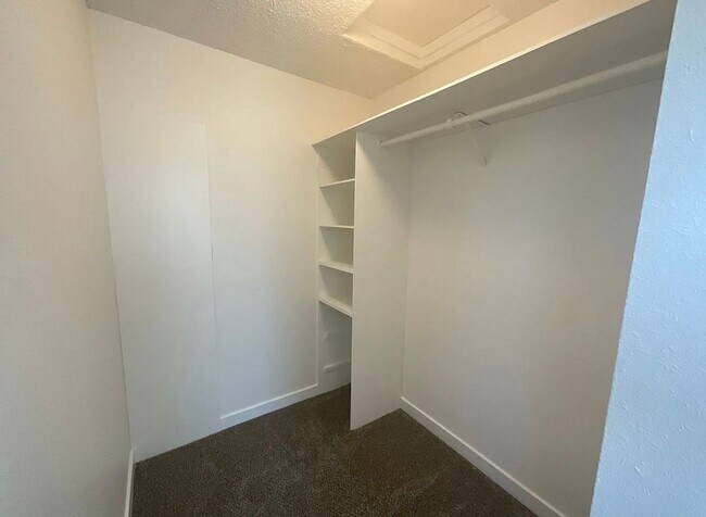 Building Photo - 2161 Eastview Pl