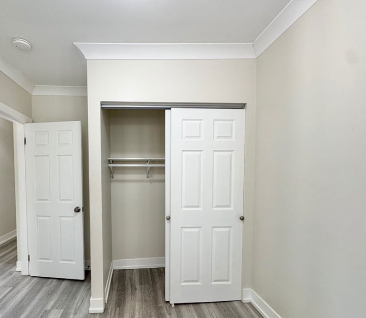 Building Photo - 1425 W Hutchinson St