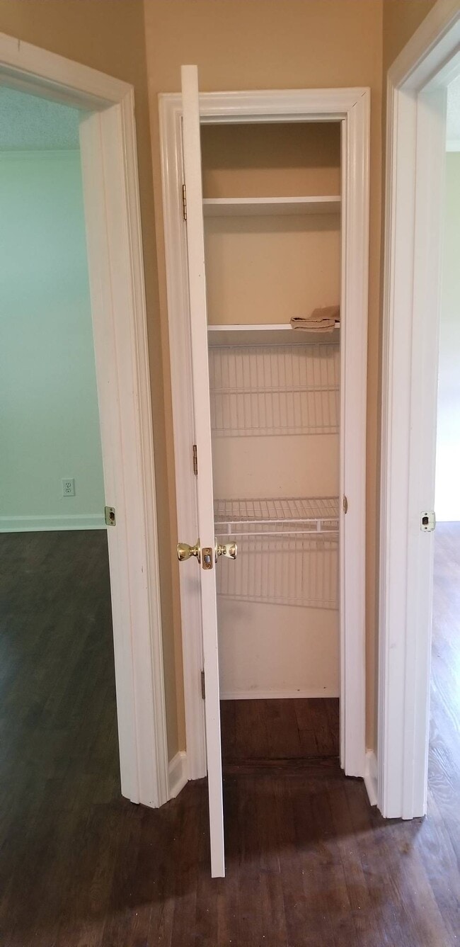 Building Photo - 1620 Riverside Dr