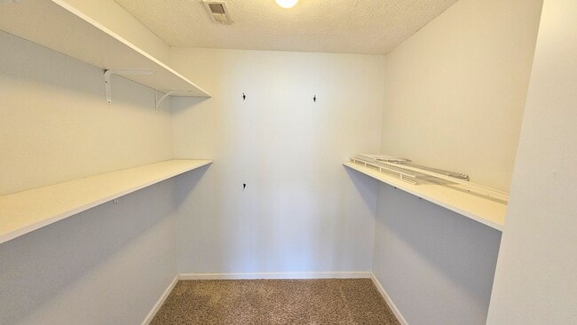 Building Photo - West Knoxville 37923 - 2 bedroom, 2 bath condo - Contact Ryan Fogarty (865) 333-4840