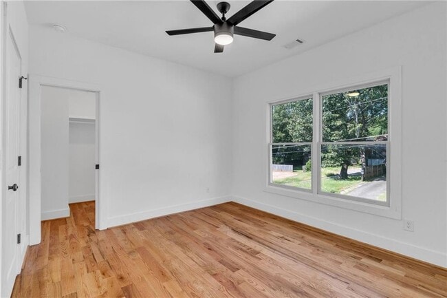 Building Photo - 976 Dunning St SE