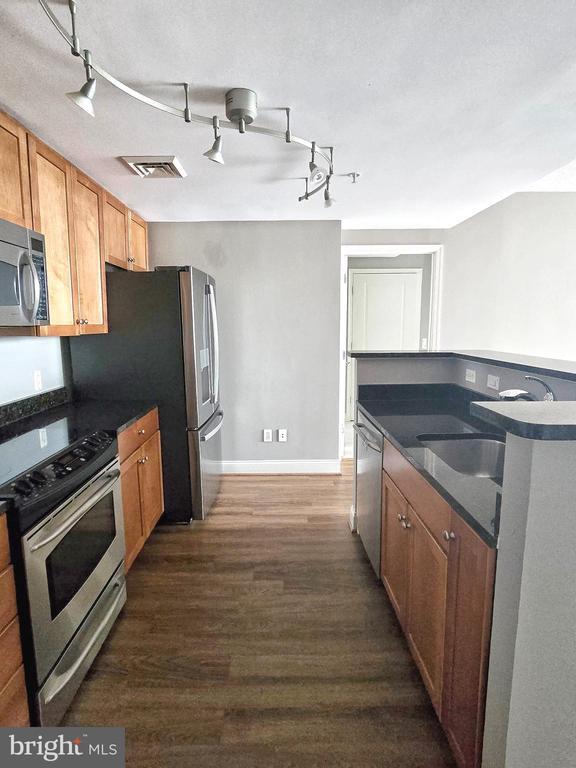 Building Photo - 1020 N Highland St