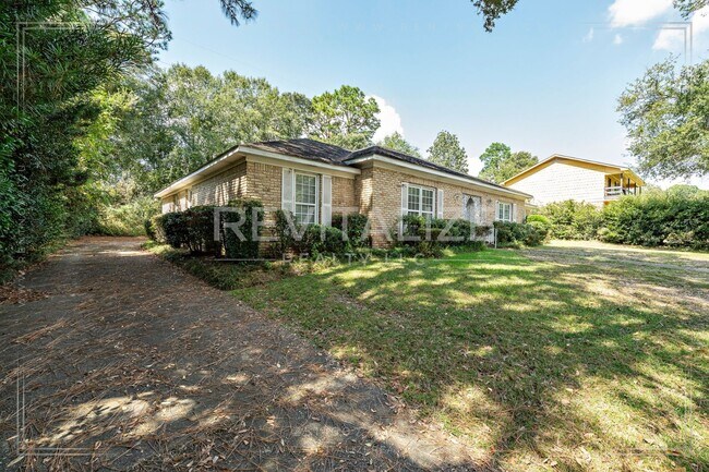 Building Photo - Beautifully Preserved 4 Bd / 3 Ba Vintage 70's Home