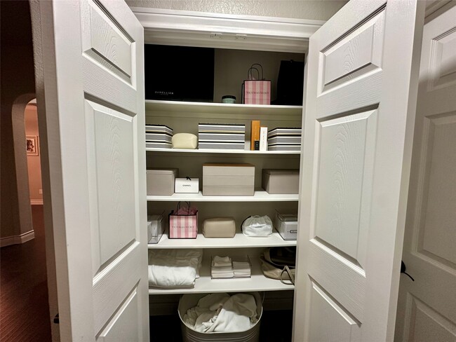 Building Photo - 21641 Forest Colony Dr