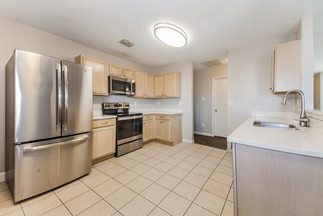 Building Photo - 1446 Stewart Dr