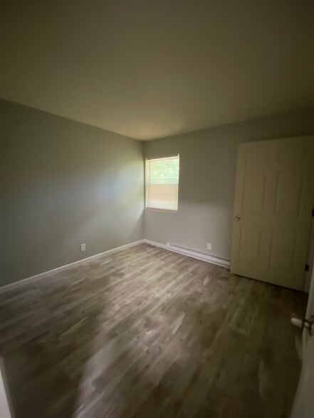 Building Photo - 307 Forest Ln