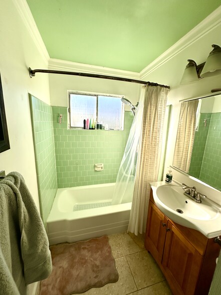 Building Photo - 2101 Sunset Ave