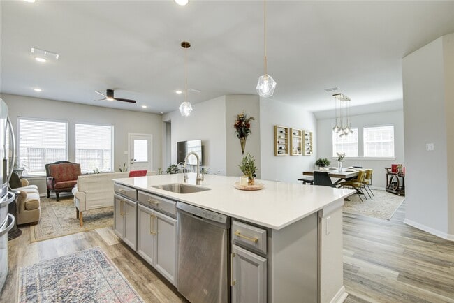 Building Photo - 2815 Torrey Pines Dr