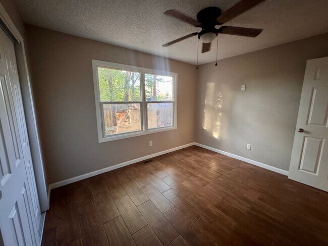 Building Photo - 612 E Las Animas St