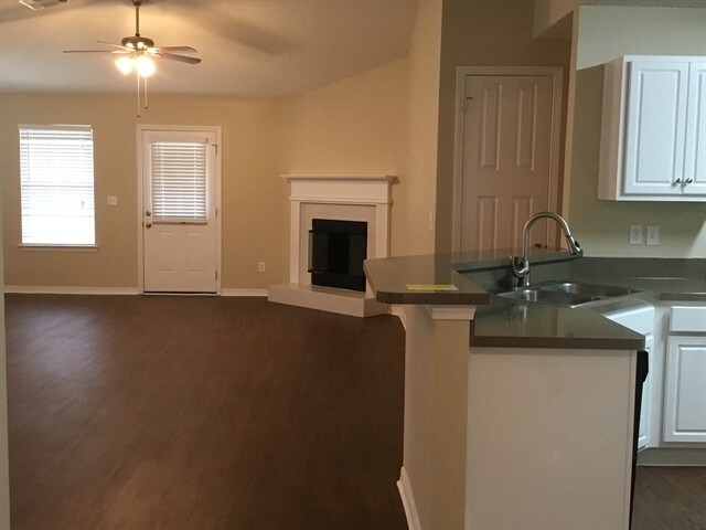 Building Photo - 6247 Ironside Dr N