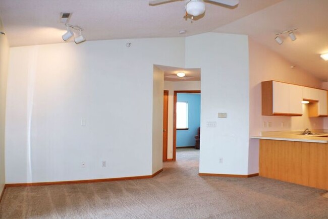 Building Photo - $1,195 | 2 Bedroom, 1 Bathroom Condo | No ...