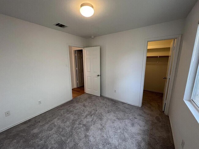 Building Photo - 5648 Brougham Way