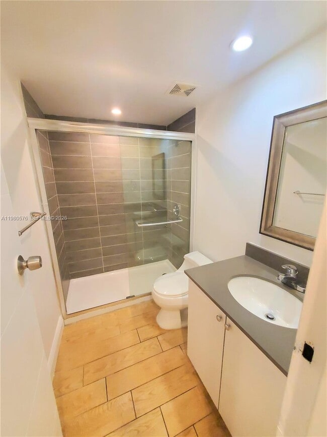 Building Photo - 1650 NE 115th St