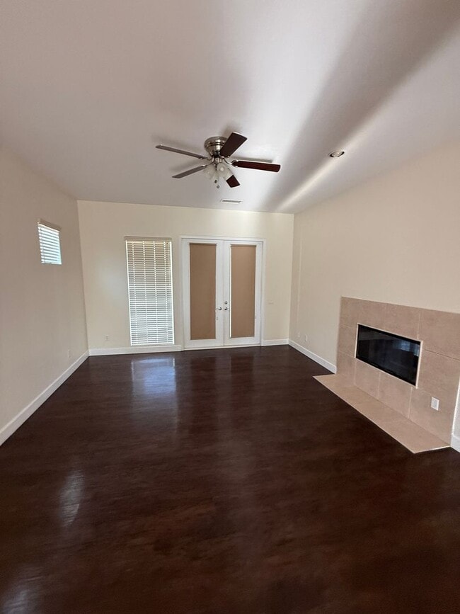 Building Photo - Beautiful 3 Bedroom home