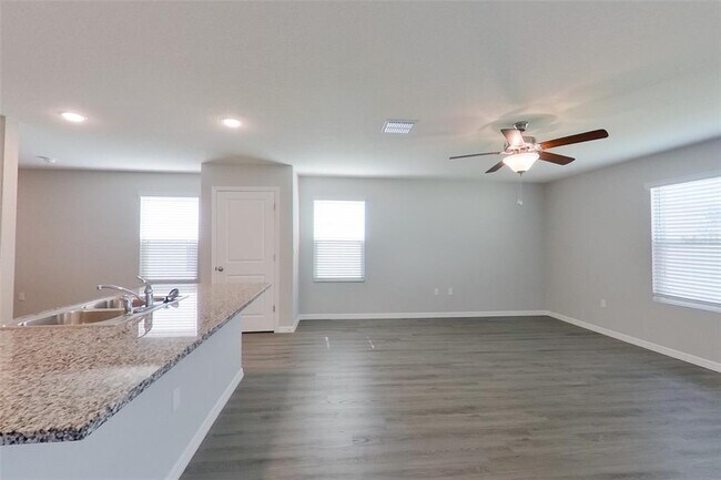 Building Photo - 8602 SW 43rd Ter