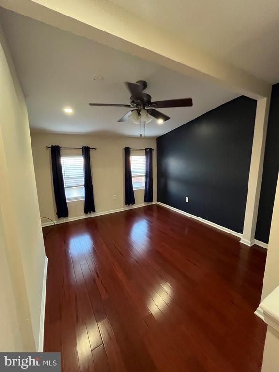 Building Photo - 132 W Thompson St