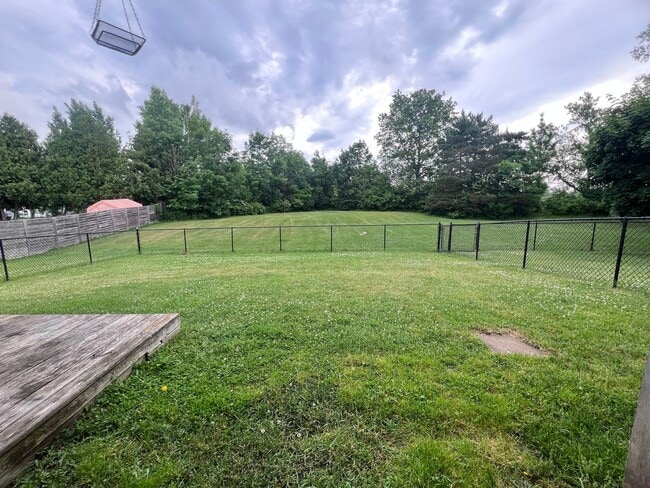 Building Photo - Four Bedroom Large Duplex in Kentwood Scho...