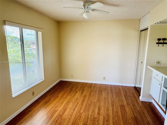 Building Photo - 806 Sky Pine Way