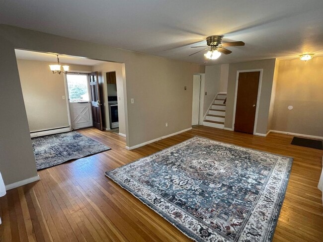 Building Photo - 10 Larry