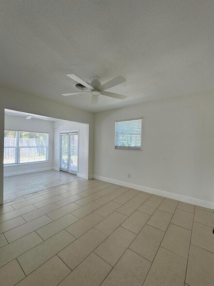 Building Photo - 110 N Las Olas Dr