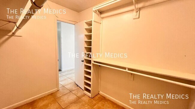 Building Photo - 1009 Alfred Dr