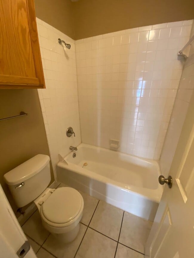 Building Photo - 807 W 25th St