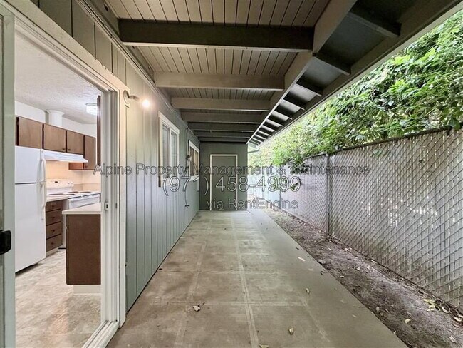 Building Photo - 925 NW Joy Ave